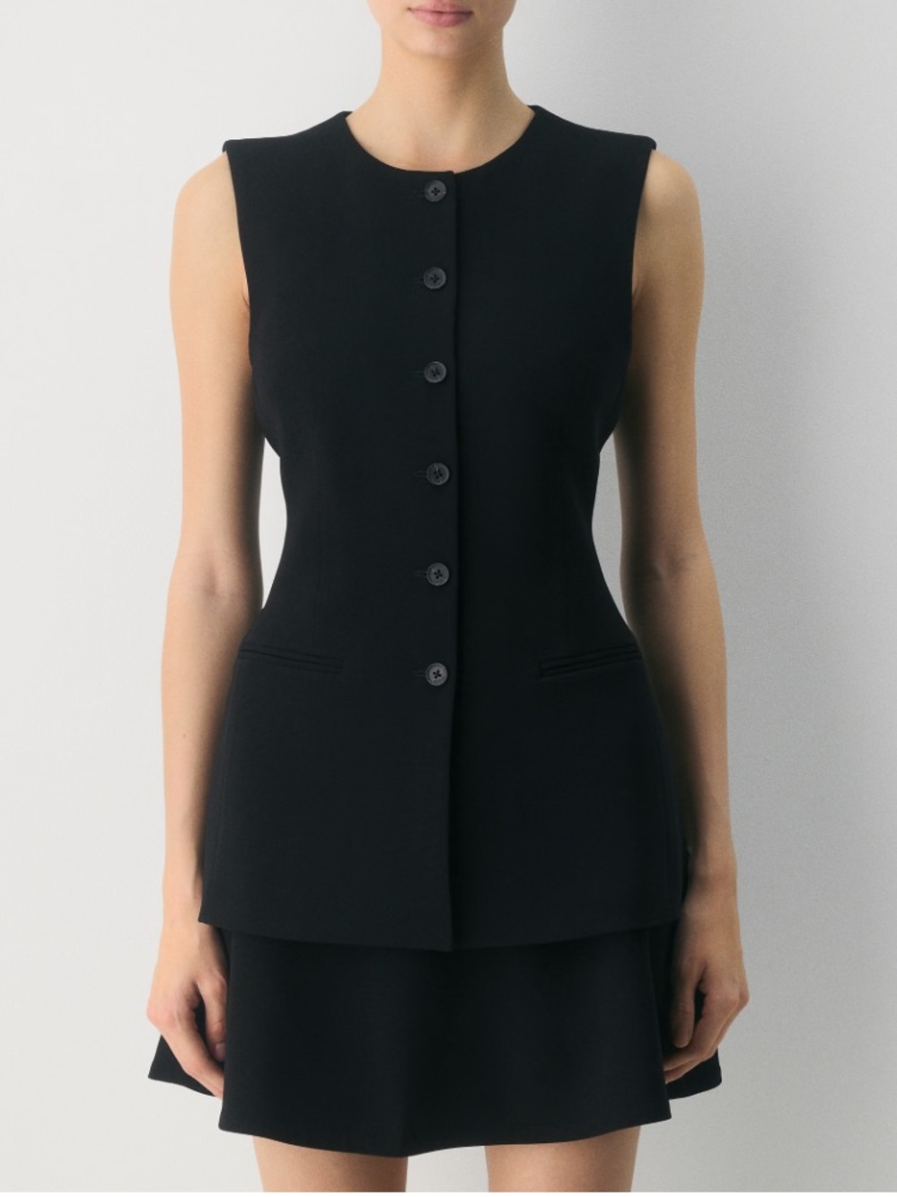Aritzia Babyton Juris Vest in Black Crepette